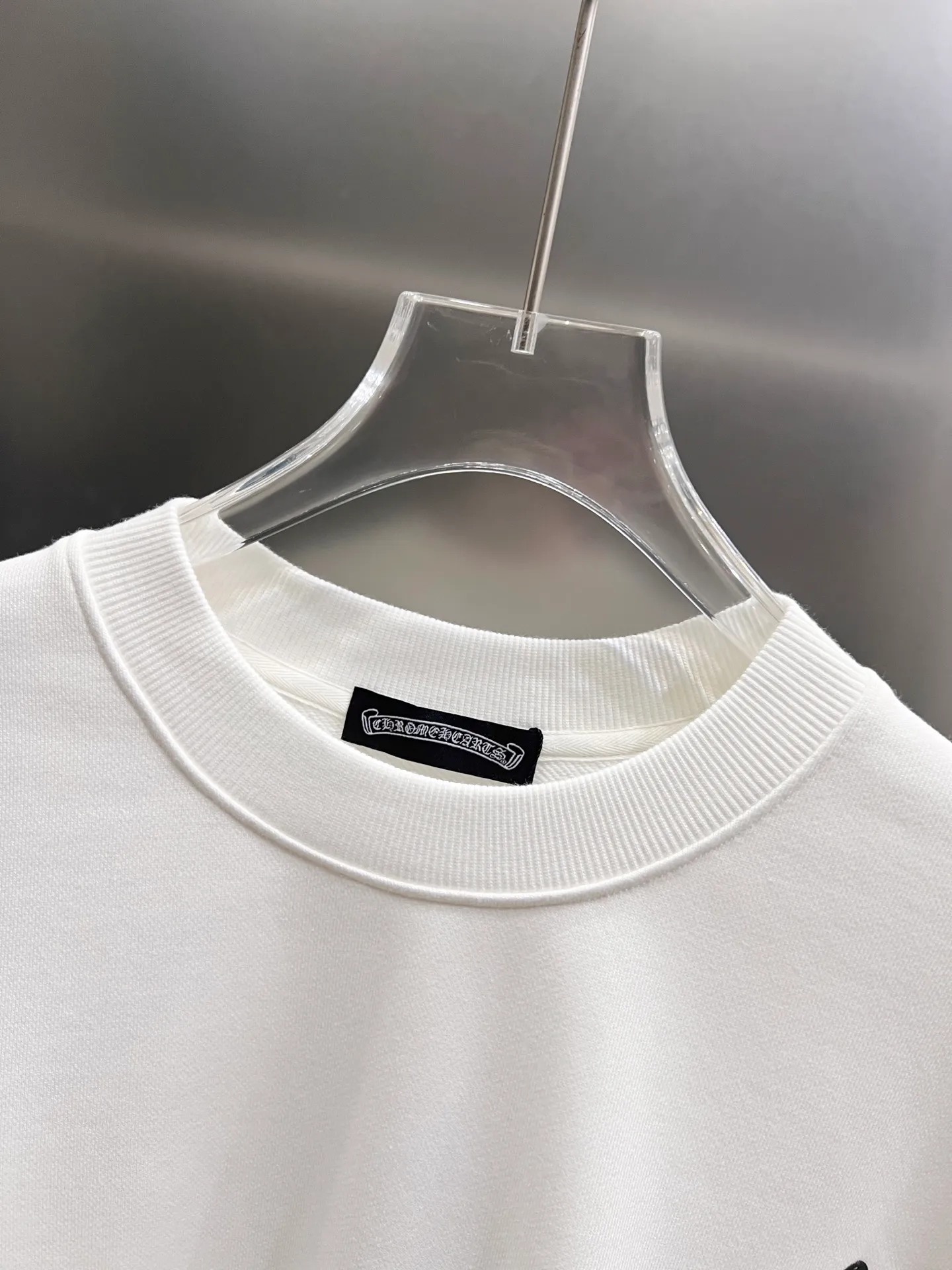 🅿️280 CH Crowe 2025 Autumn and Winter New Style Round Neck Long Sleeve Sweater Cross Patch Leather + Customized Hardware Metal Horseshoe Sanskrit Characters + Middle Eastern Australian Diamond Design Craftsmanship The real thing is great🔥Same style for men and women, loose version Size S M L XL XXL Five sizes Black White